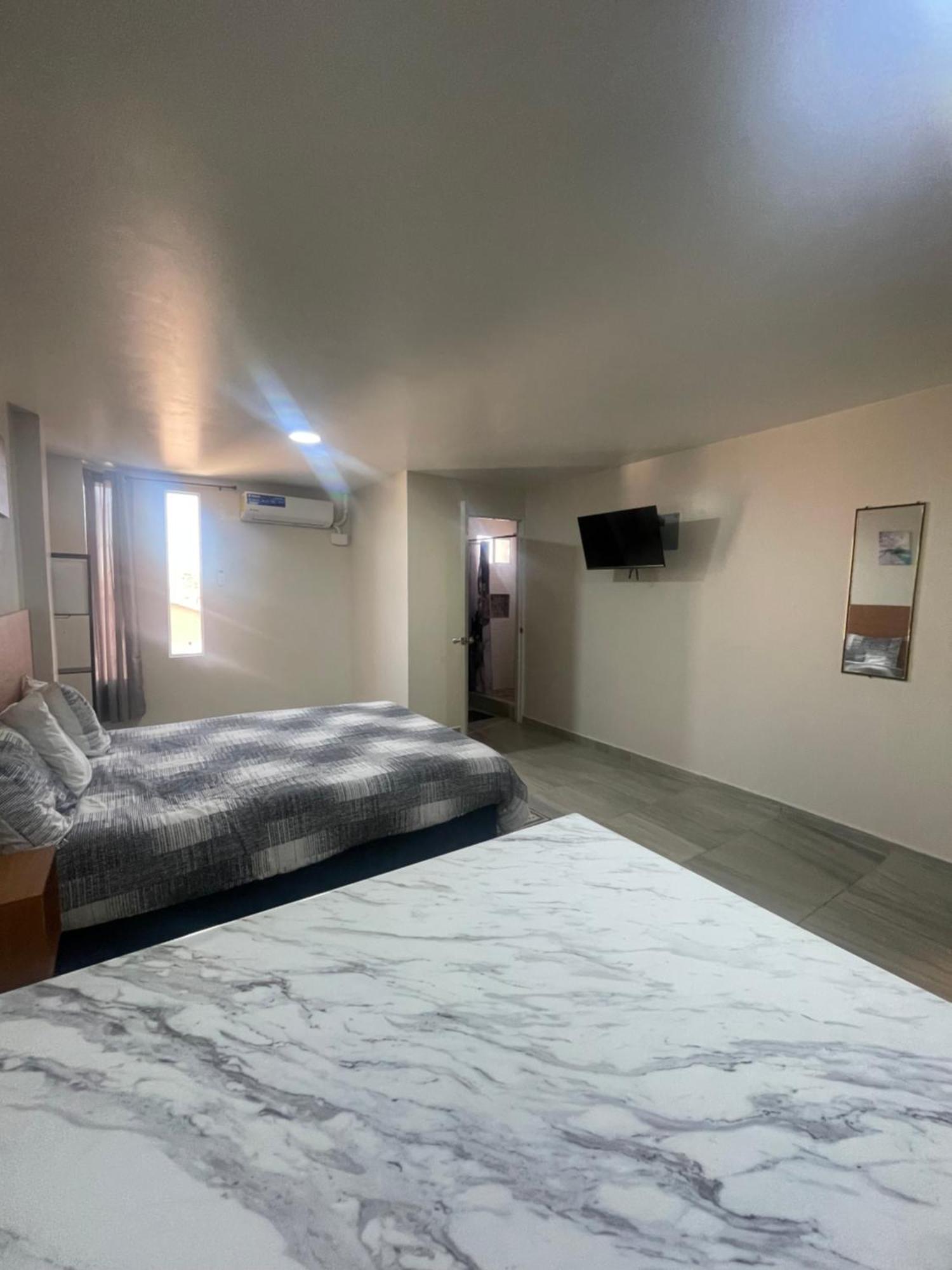 Apartamentos Aeropuerto Ciudad Juarez Bagian luar foto